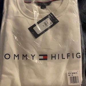 BRAND NEW NWT Tommy Hilfiger sweatshirt